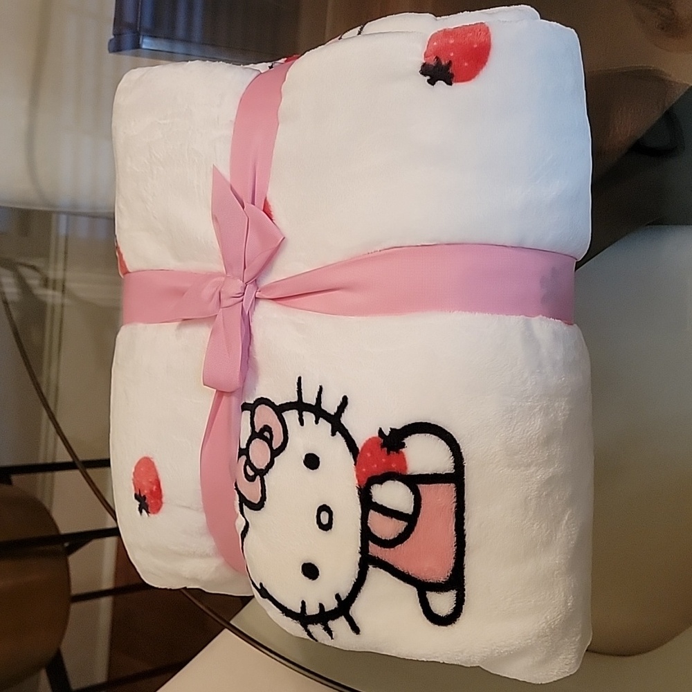 HELLO KITTY PLUSH BLANKET - Picture 4 of 4